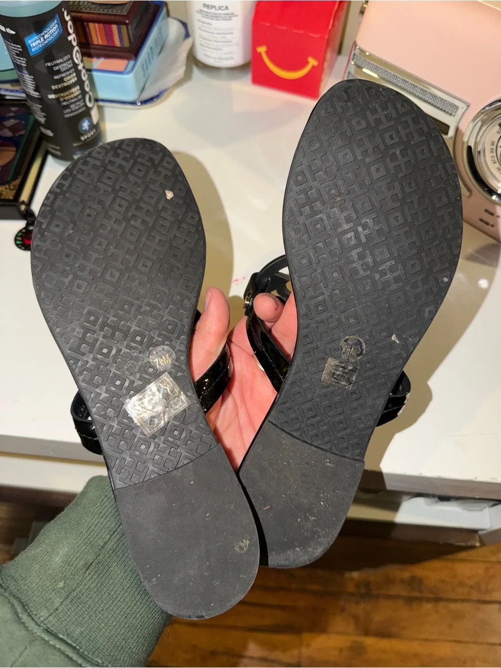 Black Logo Medallion Thong Sandals - Women Tory and Burch - Picture 4 of 7